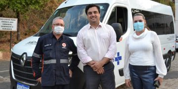 Pedreira – Saúde de Pedreira recebe nova Van para Transporte de Pacientes do Governo do Estado