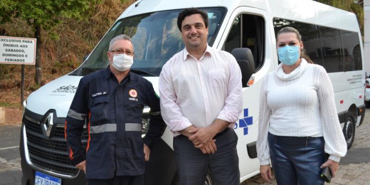 Pedreira – Saúde de Pedreira recebe nova Van para Transporte de Pacientes do Governo do Estado