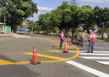 Hortolândia – Prefeitura inicia semana com readequação viária com sinalização de solo em via próxima à EMS