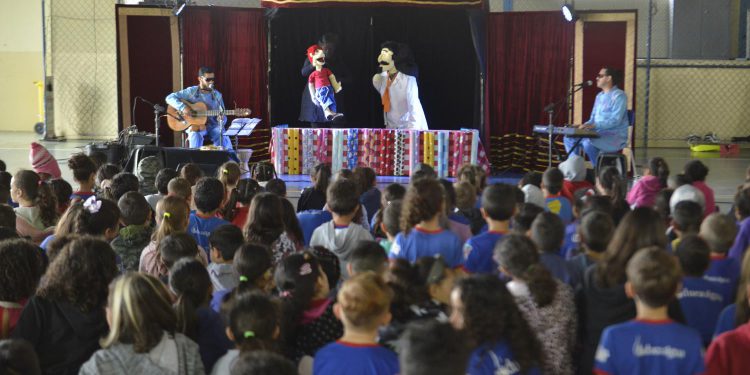 Indaiatuba – Emeb Prof. Antonio Luiz Balaminuti recebe atividades lúdicas com patrocínio da Mann+Hummell