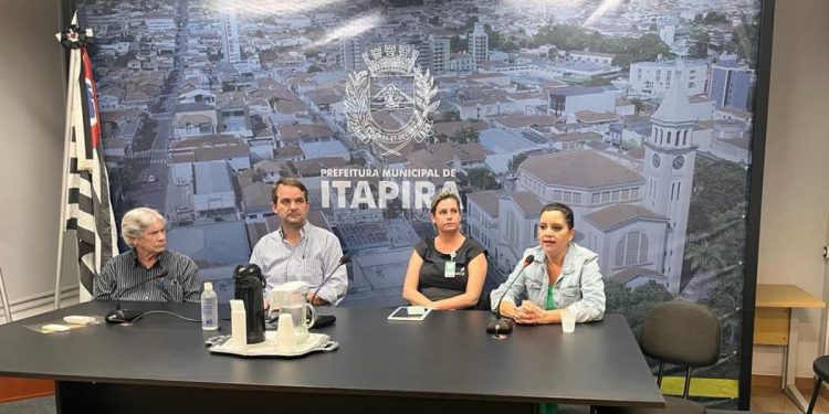 Itapira – Reunião discute estratégias de atendimento de dependência química para pessoas em situação de rua