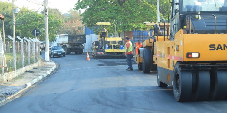 Louveira – MANUTENÇÃO – Prefeitura recupera 3.250m² de asfalto na Wagner Luiz Bevilacqua e na Ricieri Chiquetto