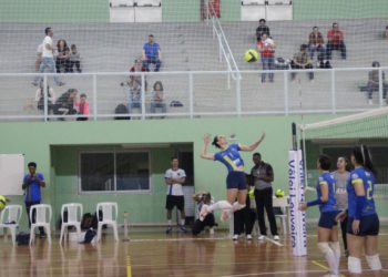 Louveira – DISPUTA – Louveira joga bem, mas perde para Santos na estreia do Paulista de vôlei feminino