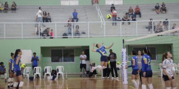 Louveira – DISPUTA – Louveira joga bem, mas perde para Santos na estreia do Paulista de vôlei feminino