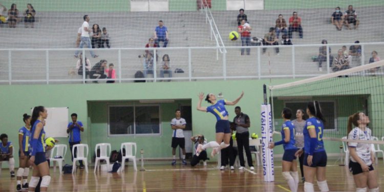 Louveira – DISPUTA – Louveira joga bem, mas perde para Santos na estreia do Paulista de vôlei feminino