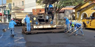 Pedreira – Prefeitura de Pedreira está recuperando a Pavimentação Asfáltica da Rua XV de Novembro