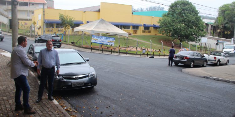 Louveira – ASFALTO NOVO – Prefeitura realiza recapeamento de ruas na região do bairro Santo Antônio