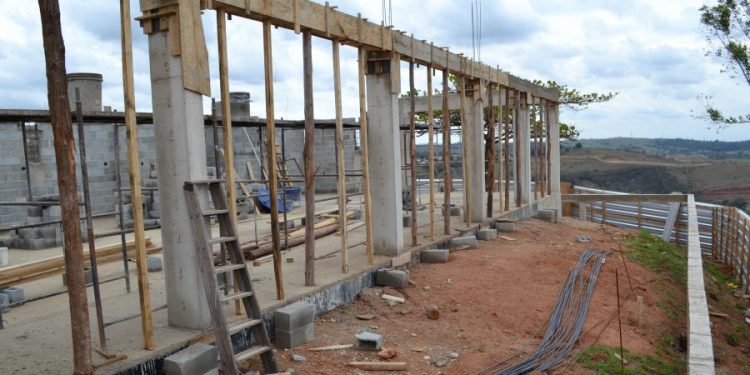 Pedreira – Prefeitura de Pedreira está construindo Mirante e Área de Exposição no Complexo Turístico do Morro do Cristo