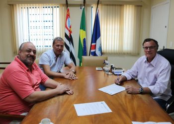 Itapira – Prefeito assina subvenção para pagamento de 13° de funcionários do Lar São Vicente e do Allan Kardec