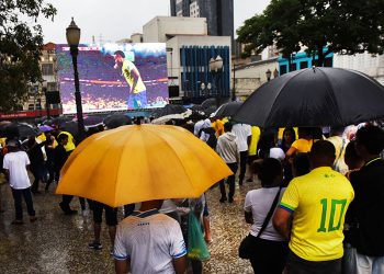 Campinas – Mais de 1,5 mil pessoas vão ao Largo do Rosário torcer pelo Brasil