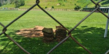 Pedreira – Gramado dos campos de futebol de Pedreira estão sendo recuperados