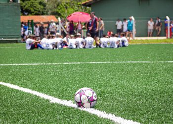 Paulínia – Prefeitura instala grama sintética em dois campos