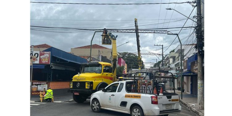 Pedreira – Prefeitura de Pedreira e CPFL Santa Cruz retiram “Arcos de Ferro” instalados nas ruas XV de Novembro e Antônio Pedro