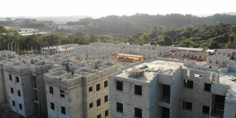 Louveira – Em grande avanço na habitação e na inclusão social em Louveira, a Prefeitura segue com as obras do Residencial Tabarana