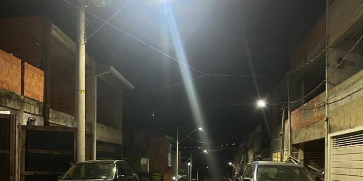 Louveira – De forma inédita, Prefeitura implanta iluminação a LED nos Núcleos 1 e 2 do Bairro Pau a Pique