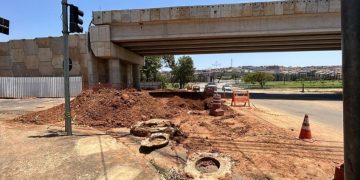 Indaiatuba – Saae trabalha para concluir interligação do novo emissário no Parque Ecológico