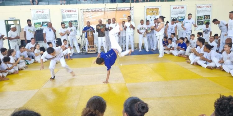 Hortolândia – Aproximadamente 250 pessoas participam do encerramento da Semana da Capoeira em Hortolândia