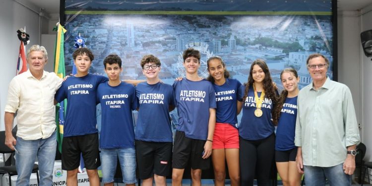 Itapira – Prefeito Toninho Bellini recebe atletas do Atletismo