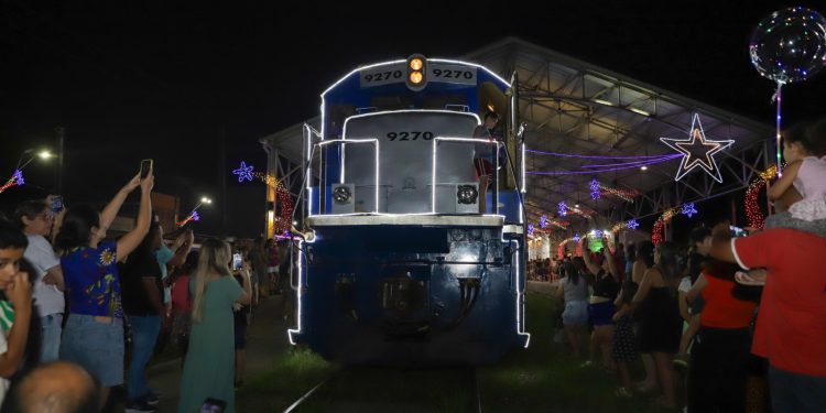 Louveira – Final de Semana em Louveira teve Trem Iluminado e apresentação de Derico