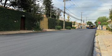 Indaiatuba – Equipe da Secretaria de Obras e Vias Públicas faz recapeamento da rua Onze de Junho