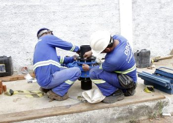 Sanasa – VL. BOA VISTA: SANASA SUBSTITUI O EQUIPAMENTO QUE MEDE A VAZÃO DA ÁGUA