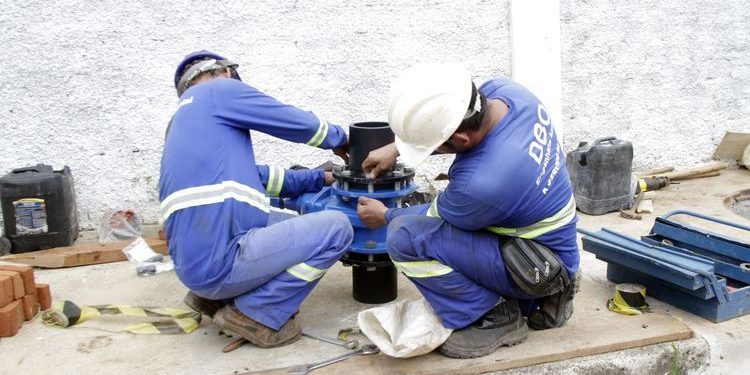 Sanasa – VL. BOA VISTA: SANASA SUBSTITUI O EQUIPAMENTO QUE MEDE A VAZÃO DA ÁGUA