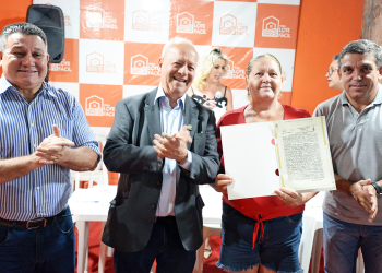 Campinas – Após 50 anos de espera, moradores do Vila Diva 2ª fase recebem matrículas de imóveis