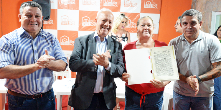 Campinas – Após 50 anos de espera, moradores do Vila Diva 2ª fase recebem matrículas de imóveis