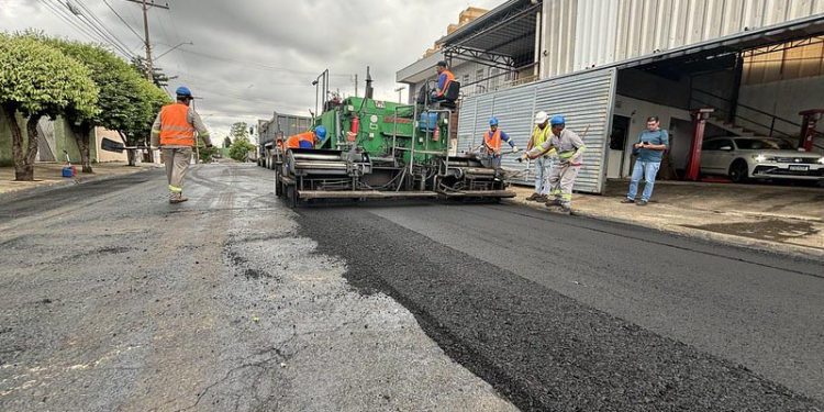 Americana – Prefeitura inicia nova frente de recapeamento em Americana
