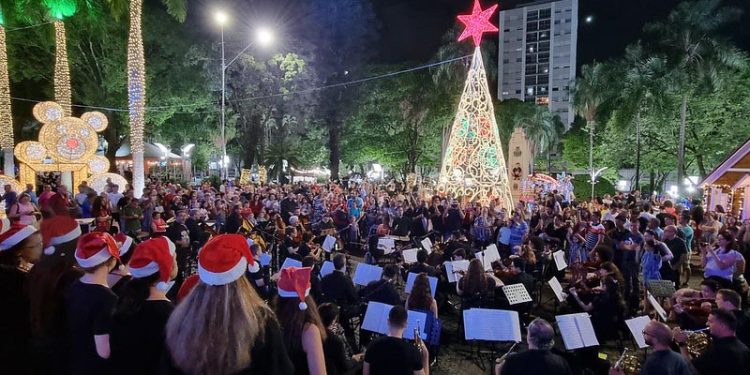 Americana – Prefeito Chico abre a programação “EnCantos e Luzes de Natal 2024”