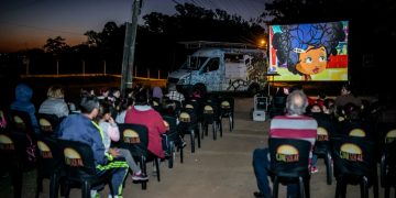 Sumaré – Furgão do CineSolar estaciona em Sumaré com sessões de cinema movido a energia solar, pipoca e atrações de graça para as famílias