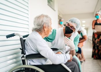 Valinhos – Ação faz parte do programa Envelhecer Sorrindo; 43 pessoas foram examinadas e alguns casos encaminhados para tratamento