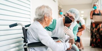 Valinhos – Ação faz parte do programa Envelhecer Sorrindo; 43 pessoas foram examinadas e alguns casos encaminhados para tratamento