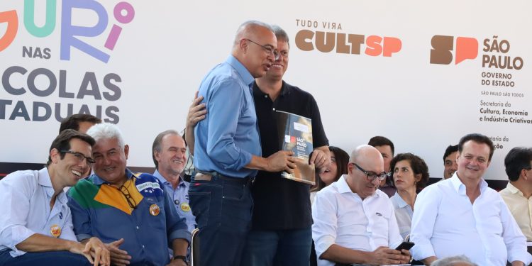 Hortolândia – Hortolândia recebe documento que ampliará programa de regularização fundiária no município