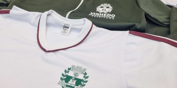 Vinhedo – Secretaria de Educação inicia entrega dos uniformes da Rede Municipal no dia 24