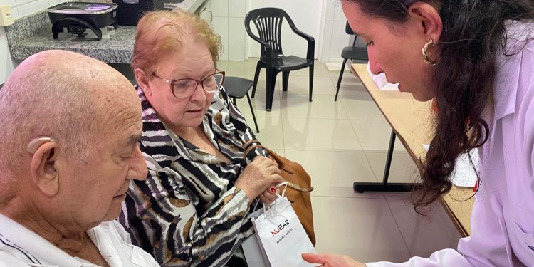 Indaiatuba – Funssol e Secretaria de Saúde fazem entrega de 97 de aparelhos auditivos no Derefim