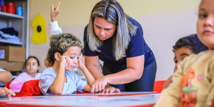 Ribeirão Preto – Professor Alfabetizador chega às salas de aula dos 2º anos da rede municipal de Ribeirão Preto